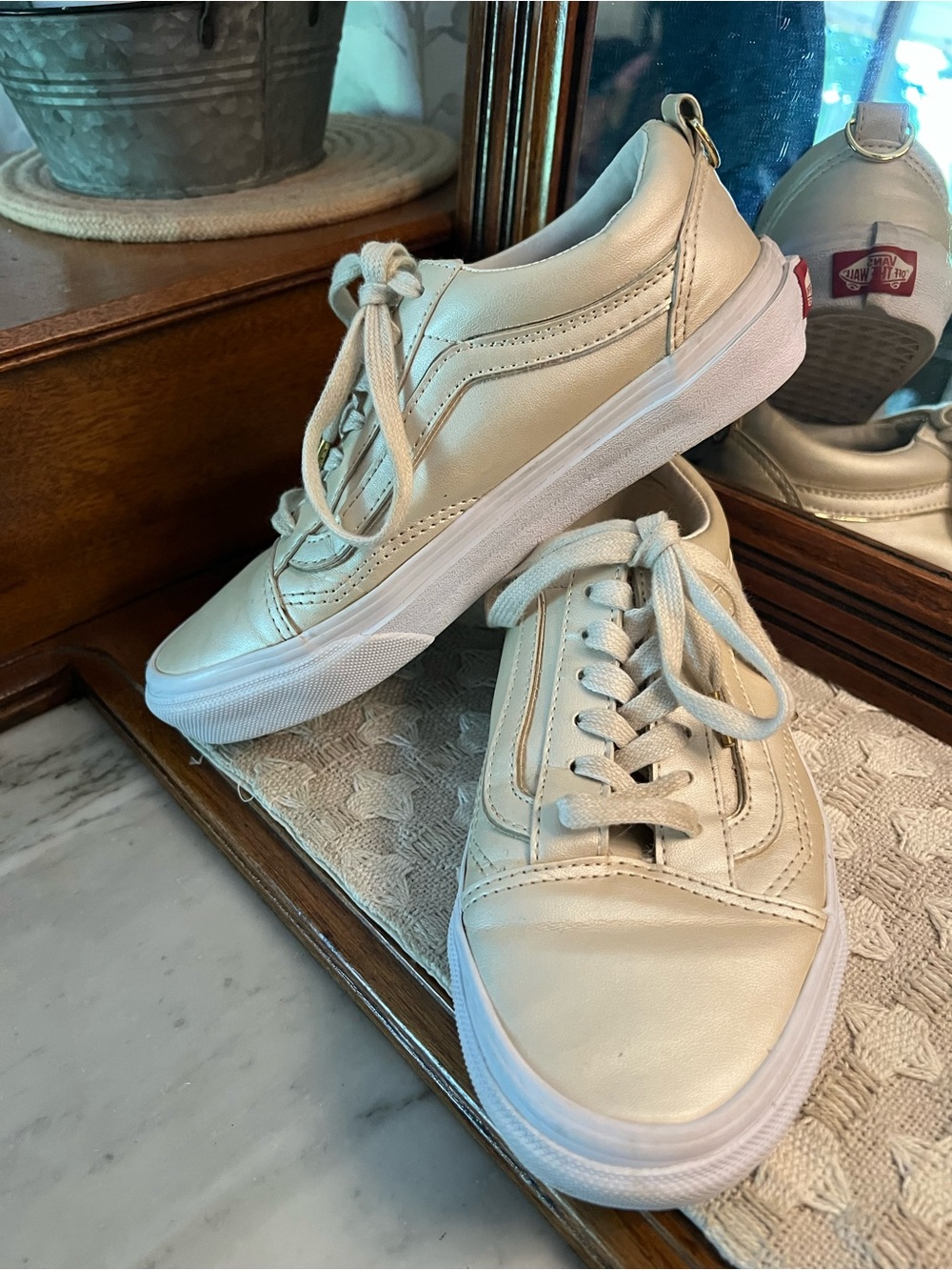 VANS OFF THE WALL Classic‎ Old Skool Low Top Sneakers Satin Gold Women's Size 5